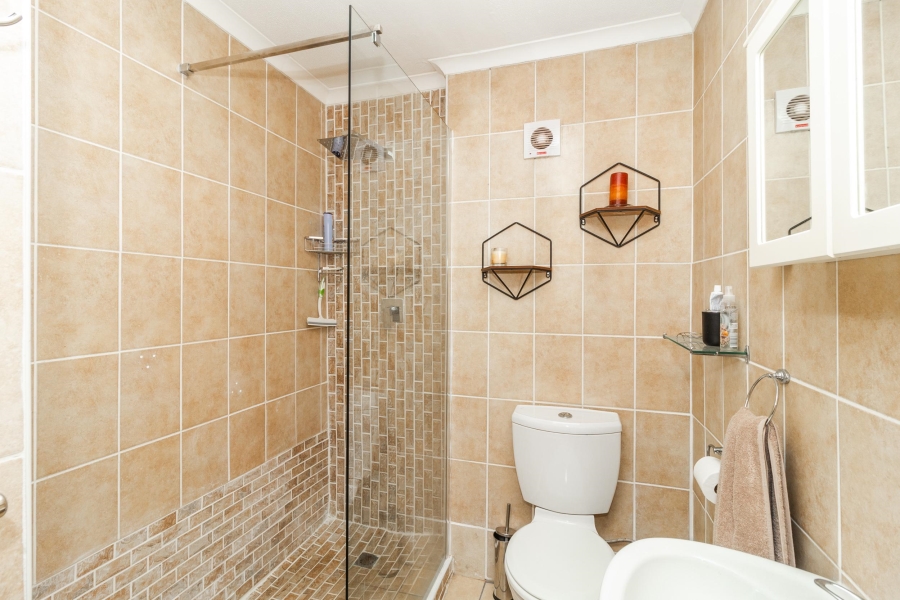 To Let 2 Bedroom Property for Rent in Gordons Bay Central Western Cape